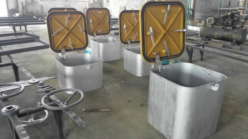 sunk watertight hatch cover863769.jpg sunk watertight hatch cover.jpg